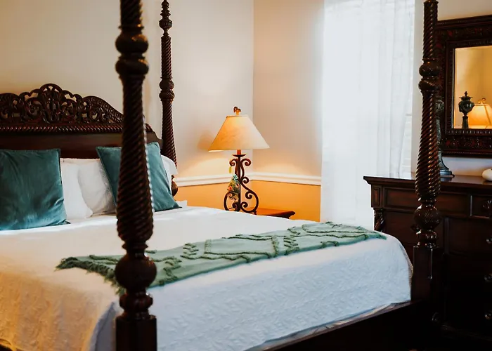 Shangri-La Boutique Bed & Breakfast