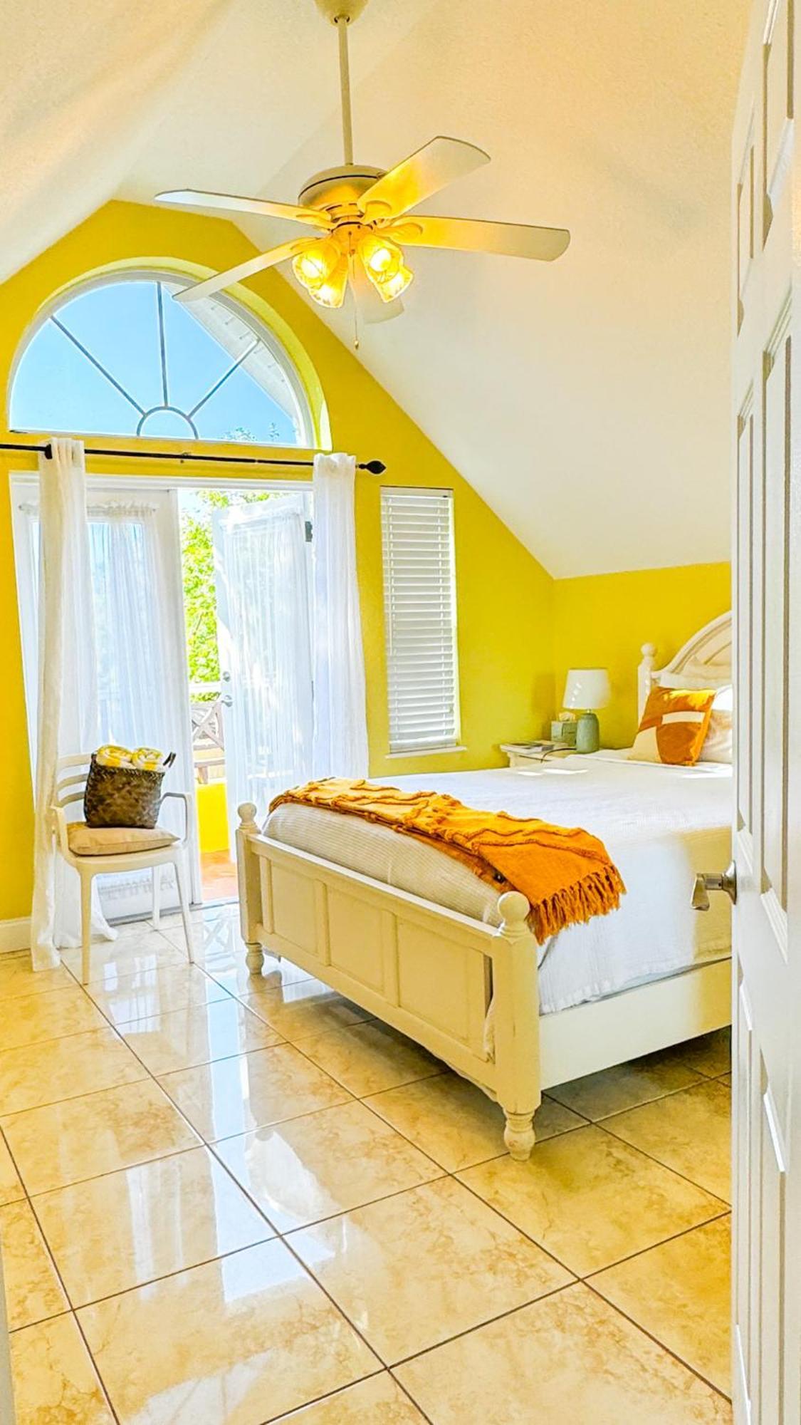Shangri-La Boutique Bed & Breakfast Bed & Breakfast