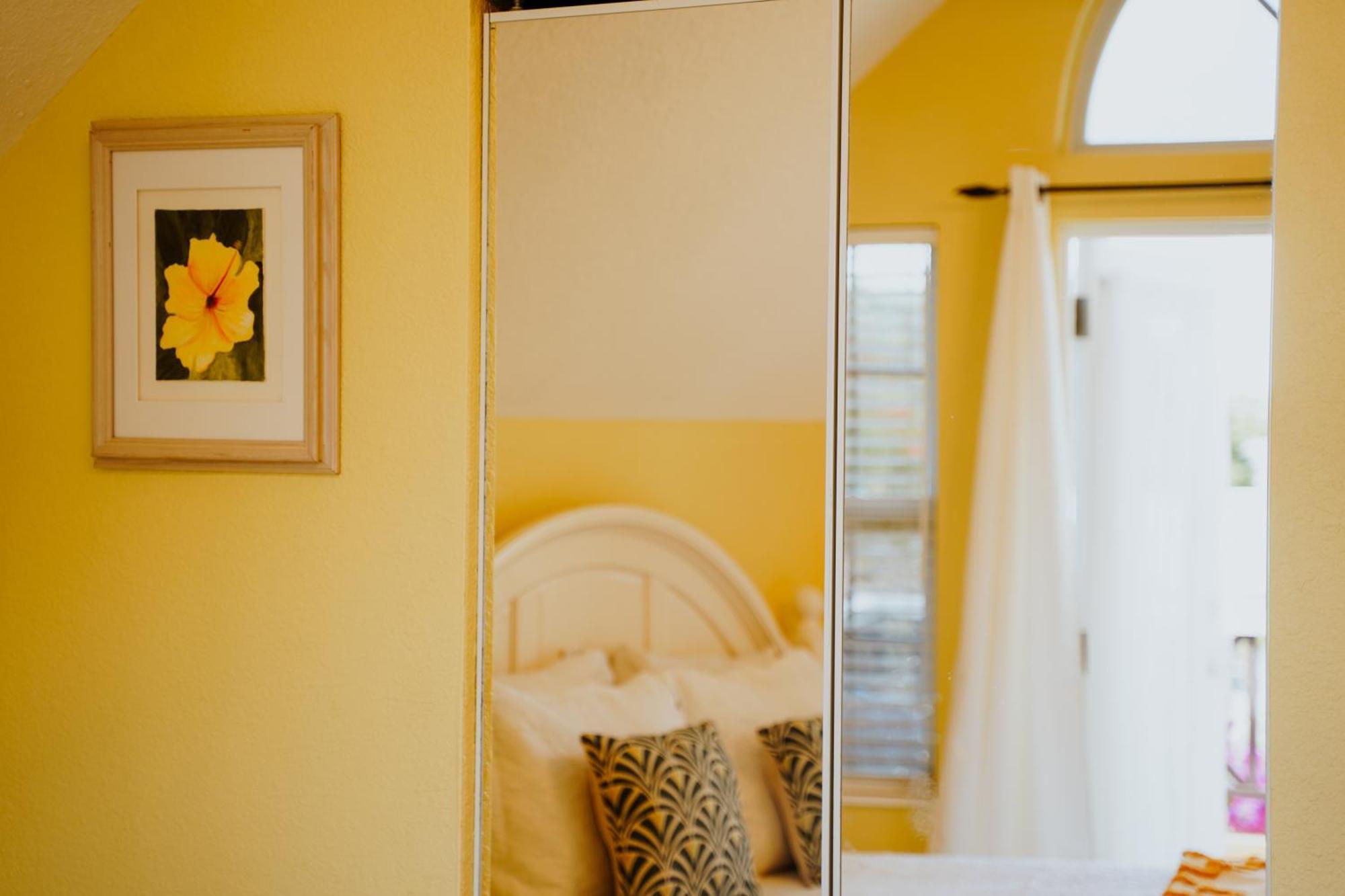Shangri-La Boutique Bed & Breakfast Bed & Breakfast 4*