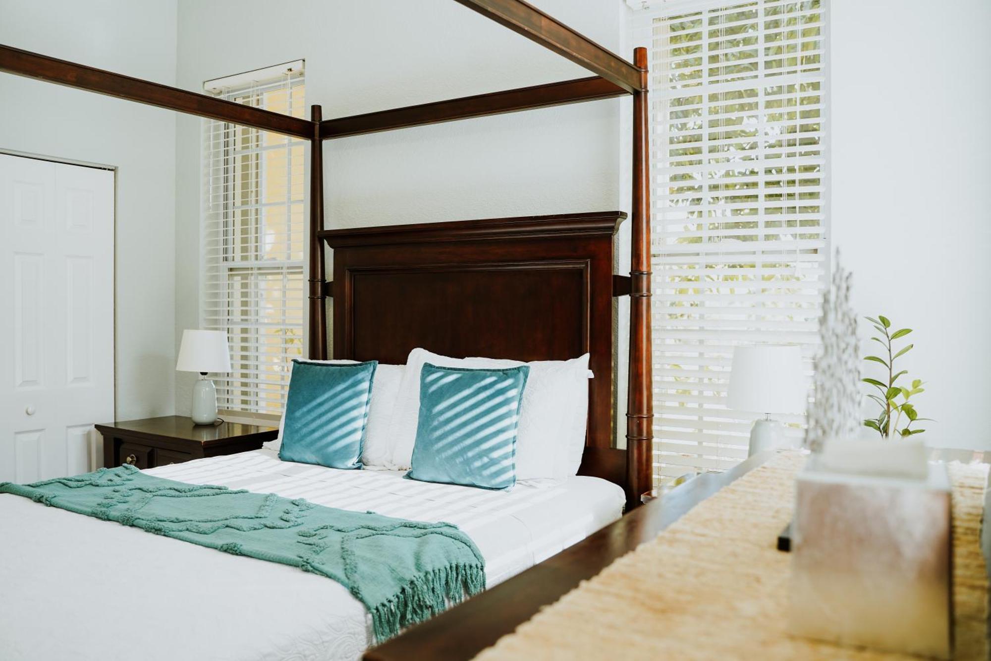 Bed & Breakfast Shangri-La Boutique Bed & Breakfast West Bay