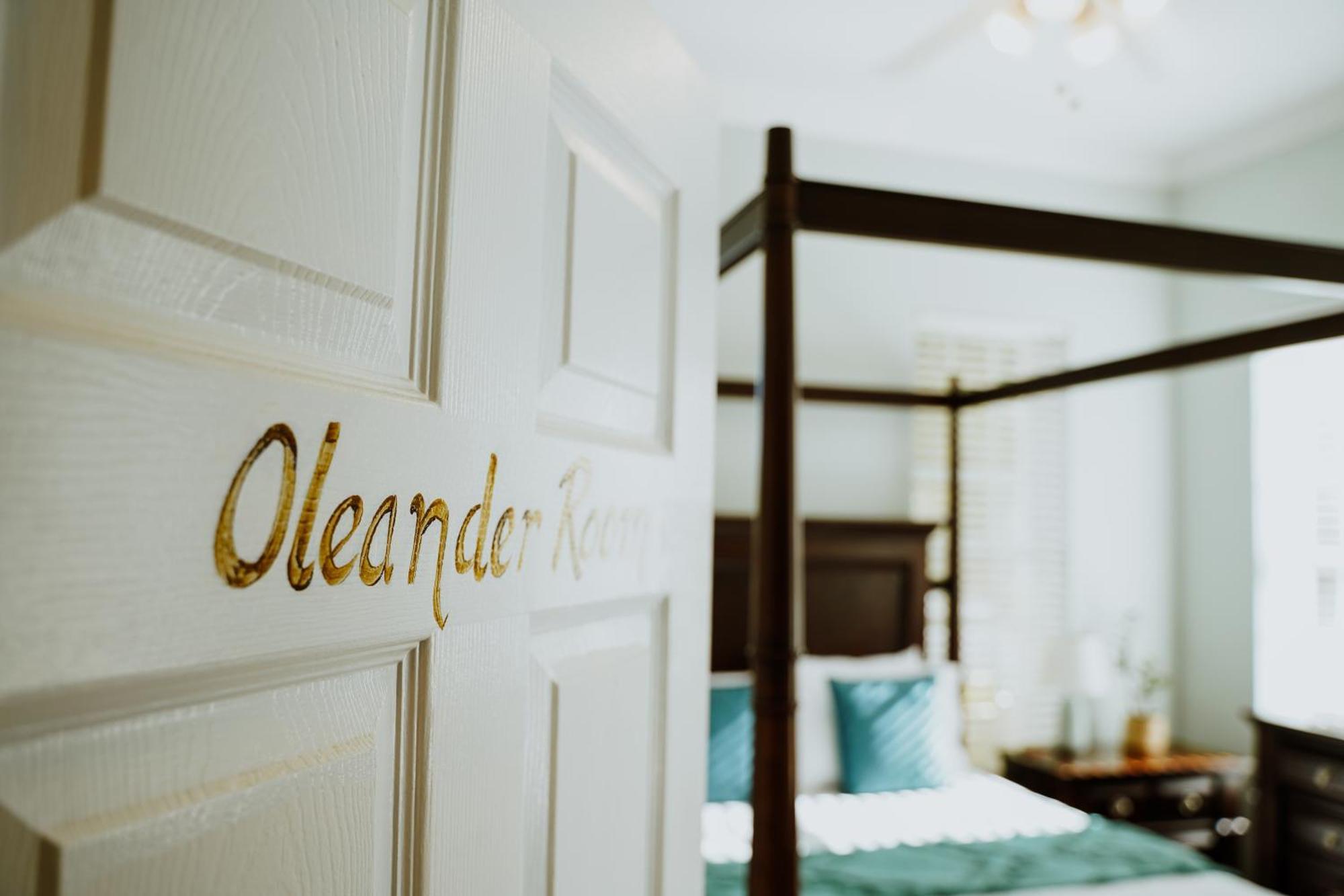 Shangri-La Boutique Bed & Breakfast Bed & Breakfast