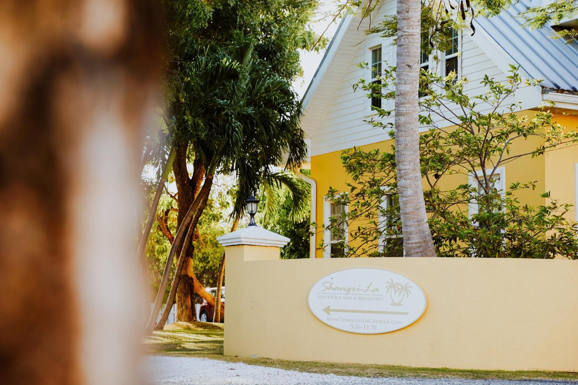 Shangri-La Boutique Bed & Breakfast West Bay