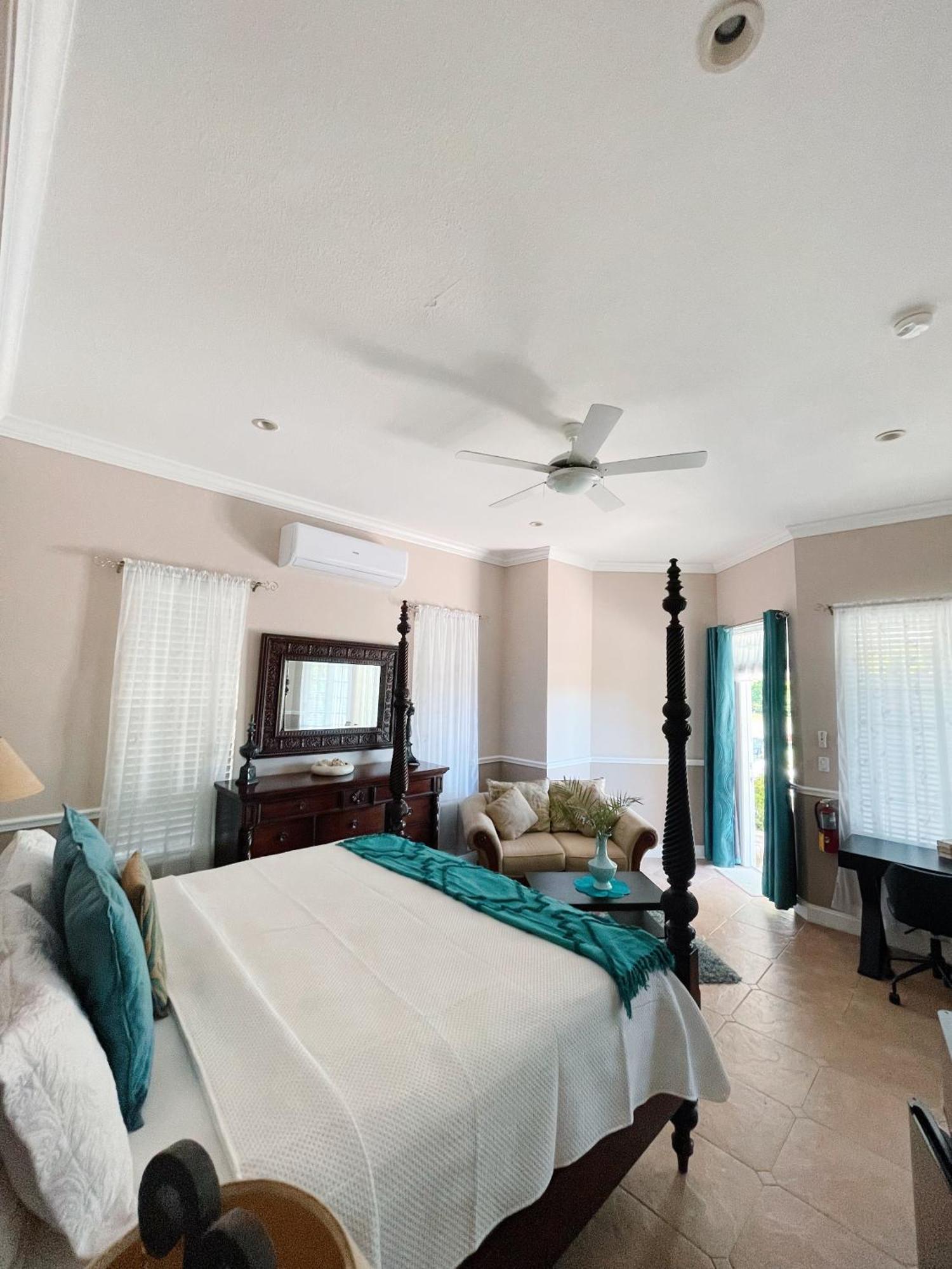 Shangri-La Boutique Bed & Breakfast Bed & Breakfast