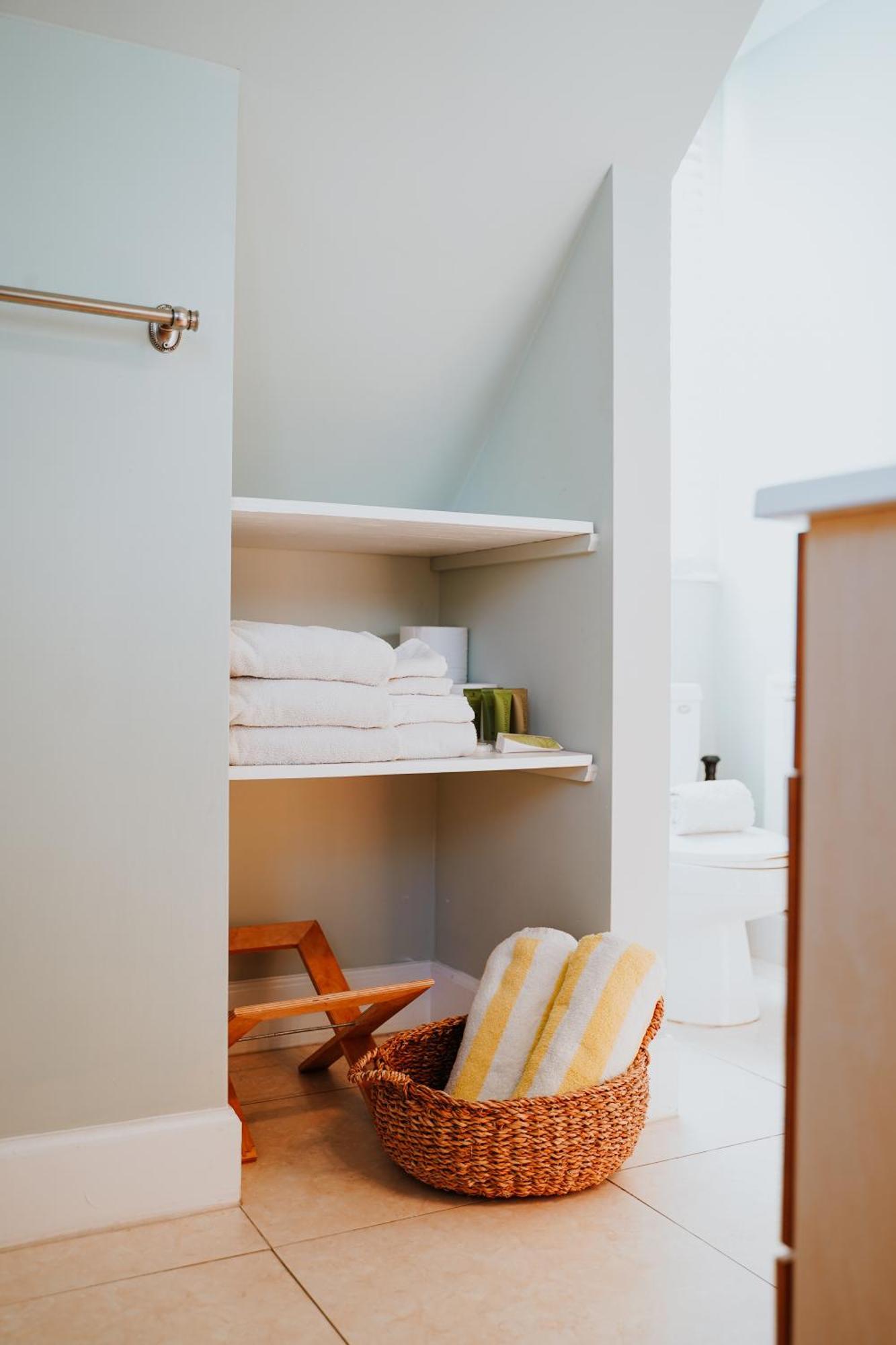 Shangri-La Boutique Bed & Breakfast Bed & Breakfast 4*
