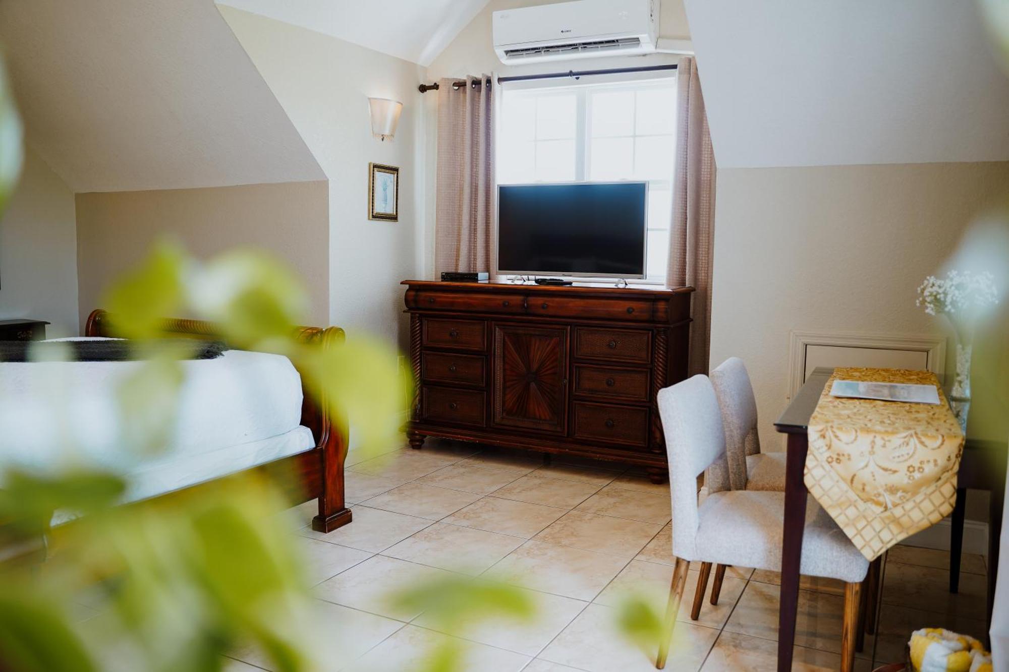 Shangri-La Boutique Bed & Breakfast Bed & Breakfast