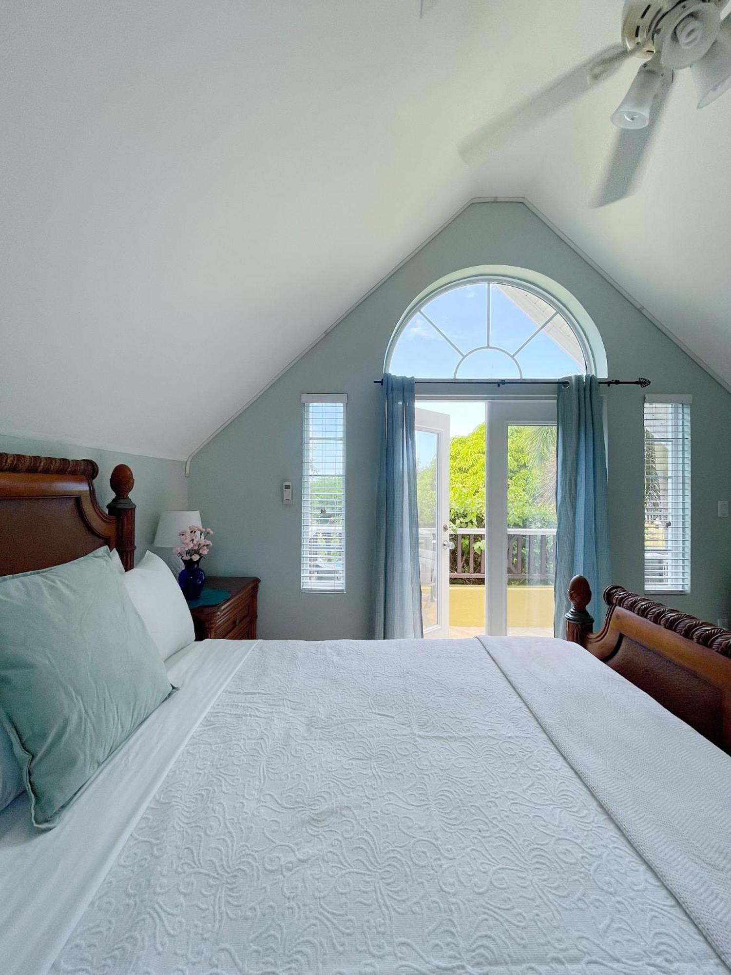 Shangri-La Boutique Bed & Breakfast 4*