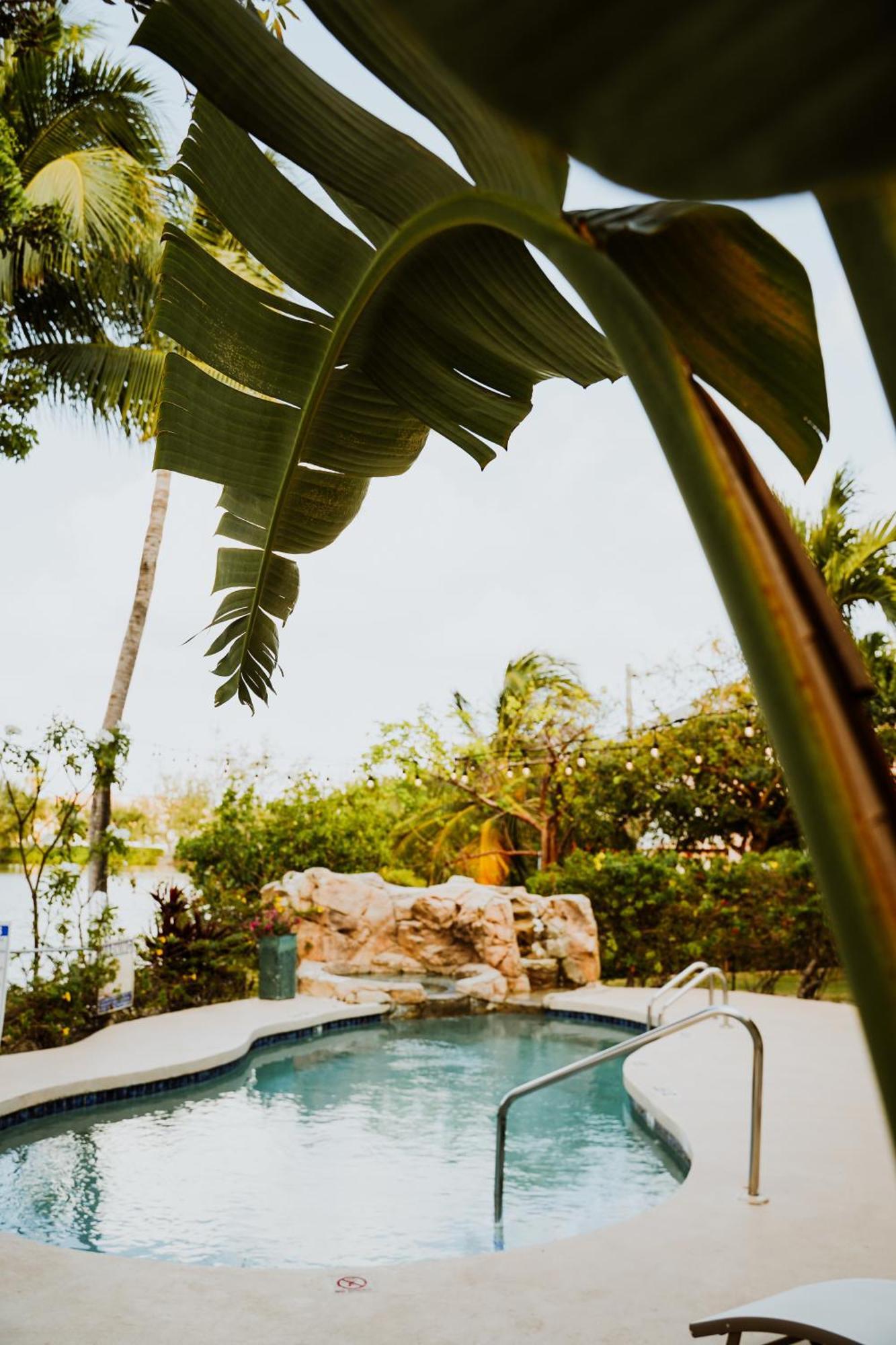 Shangri-La Boutique Bed & Breakfast Bed & Breakfast West Bay