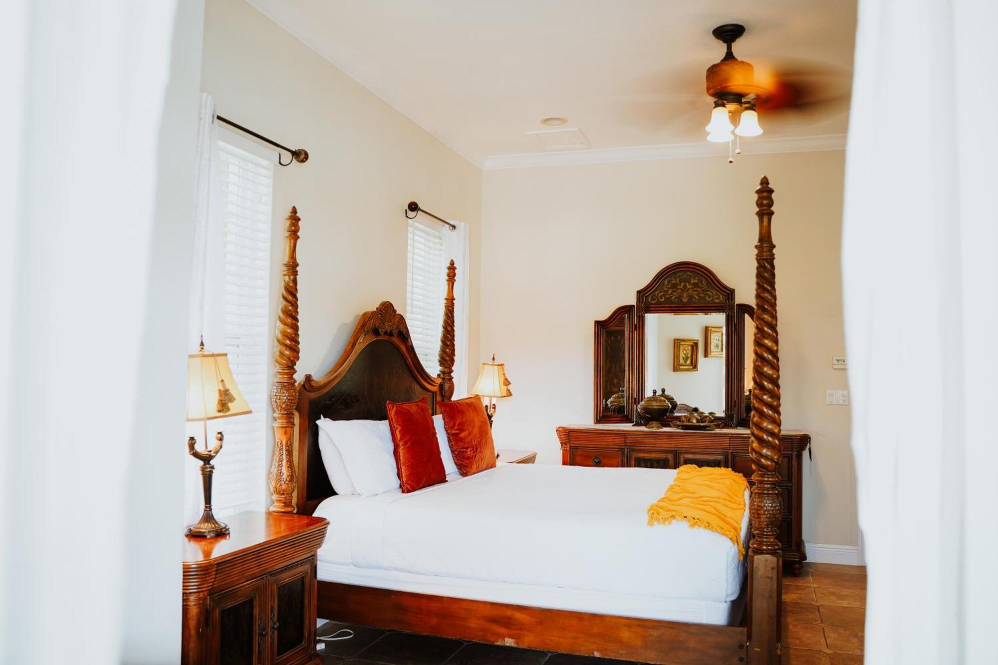 Shangri-La Boutique Bed & Breakfast Bed & Breakfast