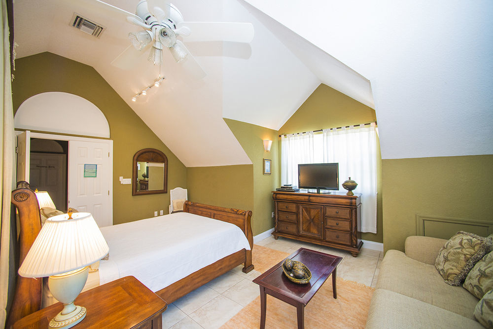 Shangri-La Boutique Bed & Breakfast Bed & Breakfast West Bay